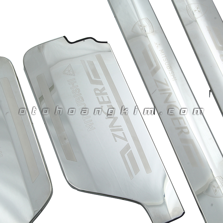 nep-buoc-chan-trong-mitsubishi-zinger-20092019-inox-2