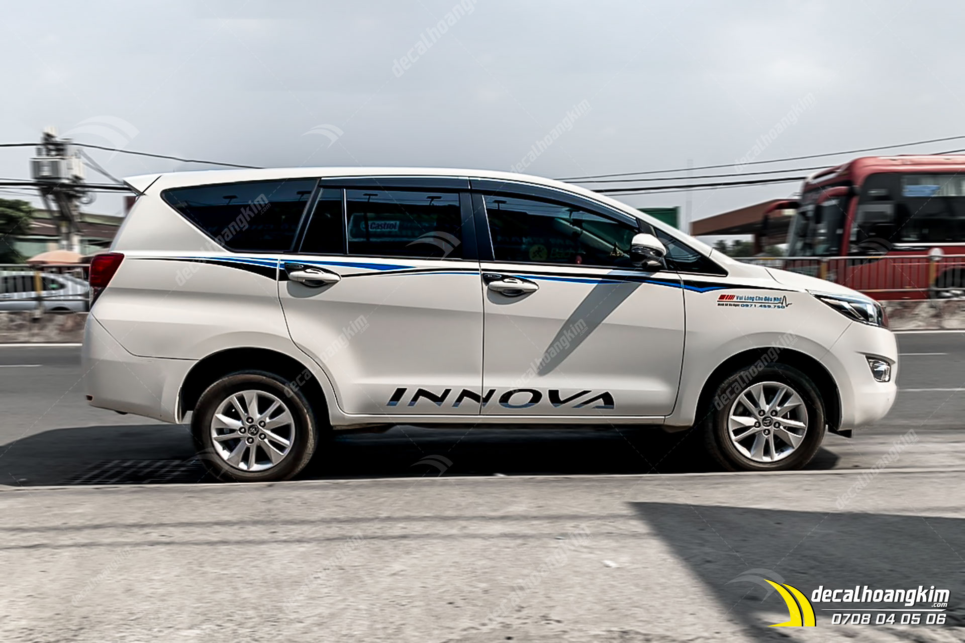 tem-xe-toyota-innova-tin063