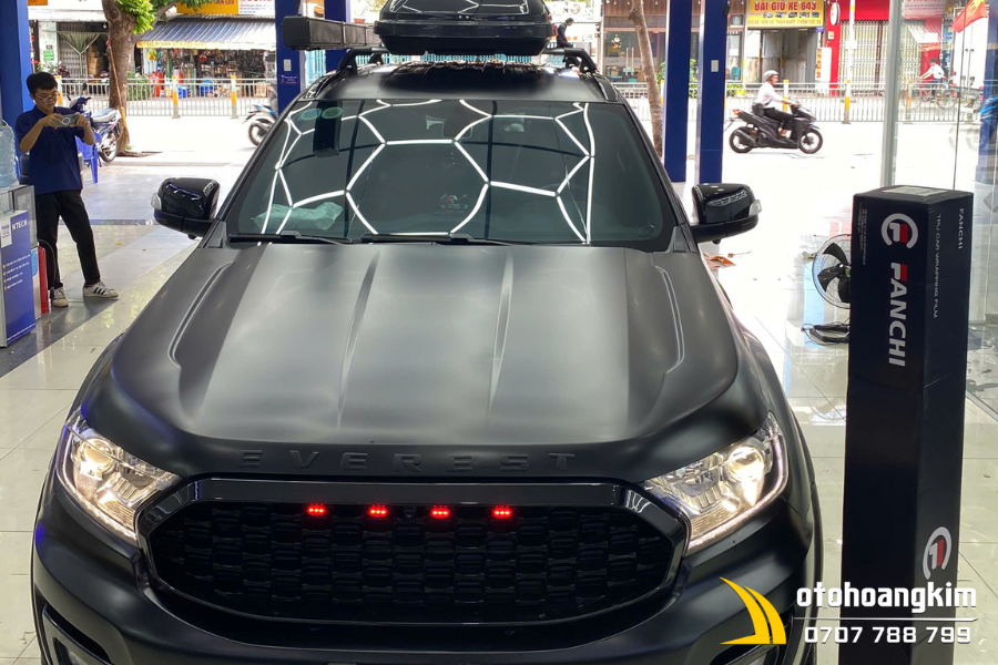 wrap-full-xe-ford-everest-mau-den-mo-2