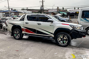 tem-xe-toyota-hilux-thi013