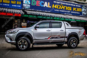 tem-xe-toyota-hilux-thi002