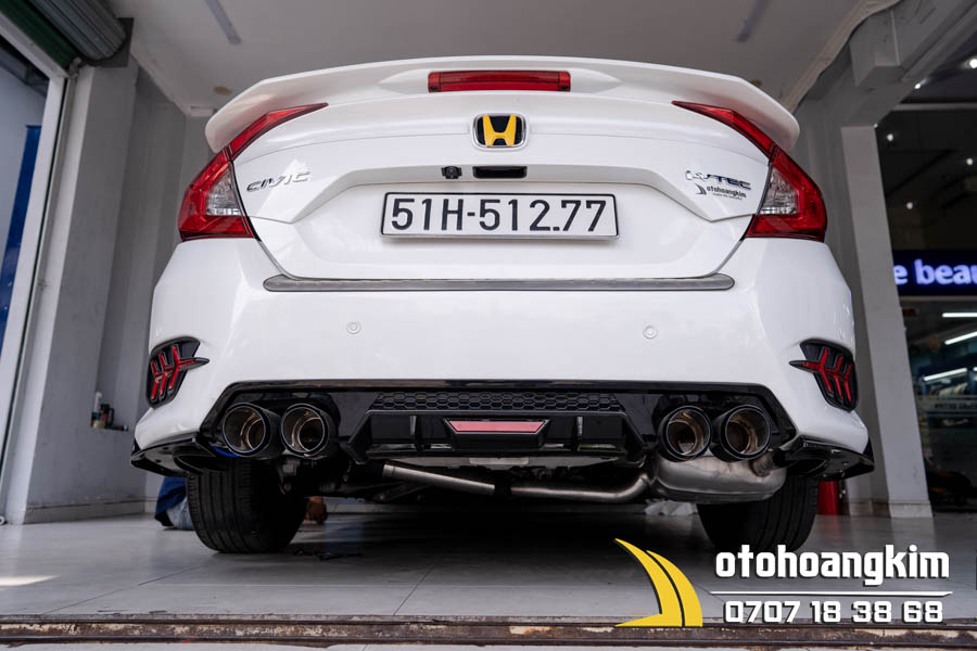 Pô Akrapovic đôi nâng cấp xe Honda Civic