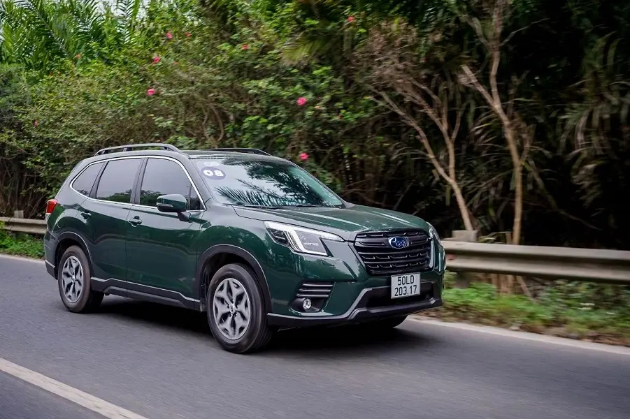 Subaru Forester màu xanh lục