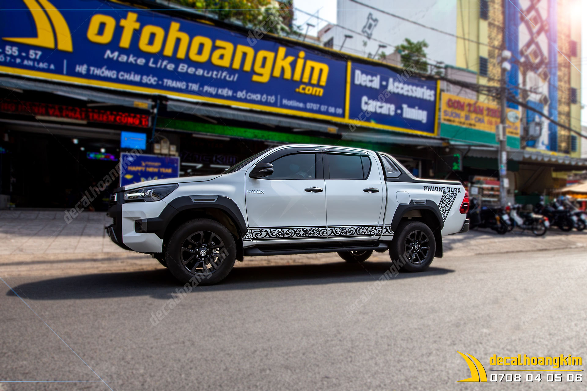 tem-xe-toyota-hilux-thi025