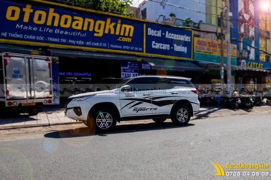 Tem xe Fortuner từ đơn giản đến cầu kỳ cho Khách Hàng lựa chọn