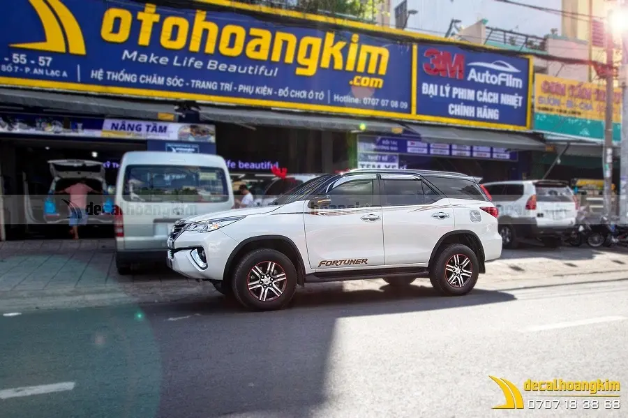 Tem xe Fortuner 2015 phong cách đơn giản, tinh tế