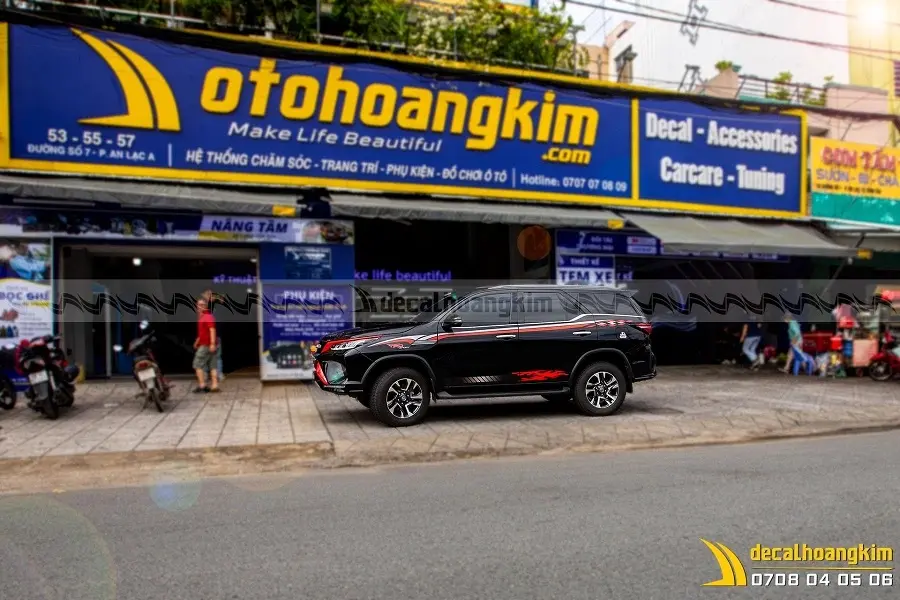 Tem xe Fortuner da dạng phong cách khác nhau