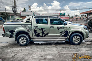 tem-xe-toyota-hilux-thi008