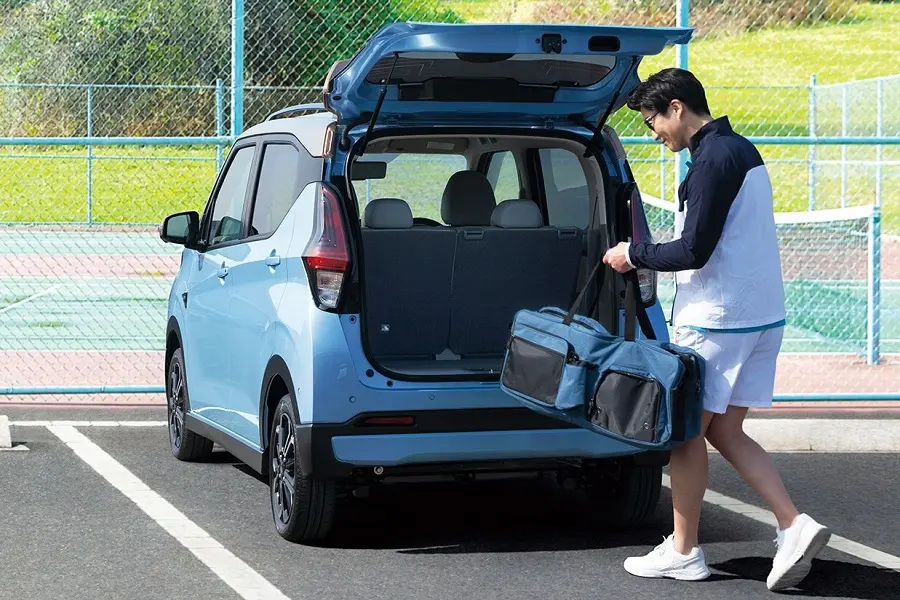 https://otohoangkim-storage.sgp1.cdn.digitaloceanspaces.com/anh-chi-tiet-xe-dien-mpv-mitsubishi-ek-x-ev-vua-ra-mat-12-900x900.webp