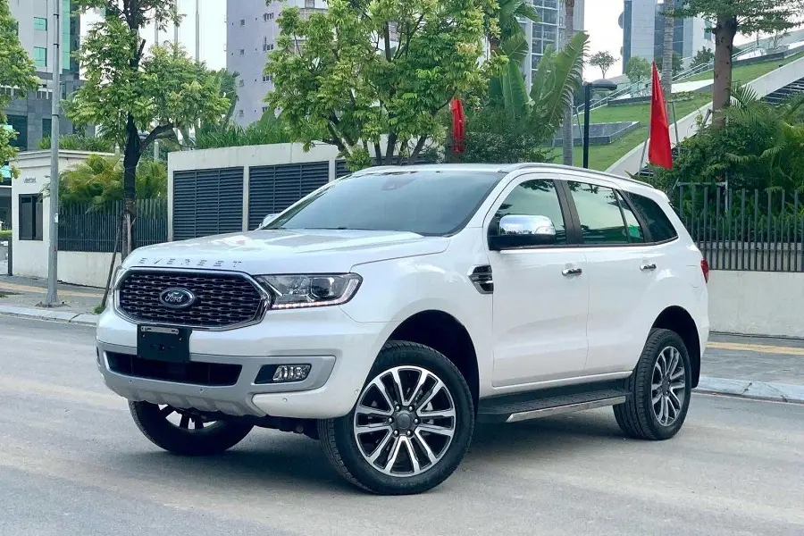 https://otohoangkim-storage.sgp1.cdn.digitaloceanspaces.com/anh-thuc-te-ford-everest-2022-ban-tieu-chuan-vua-ve-dai-ly-re-va-0-900x900.webp