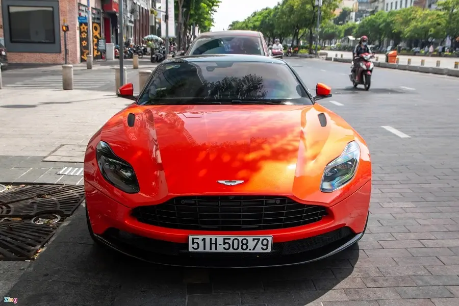 https://otohoangkim-storage.sgp1.cdn.digitaloceanspaces.com/aston-martin-db11-mau-doc-xuat-hien-tai-tp-hcm-1-900x900.webp