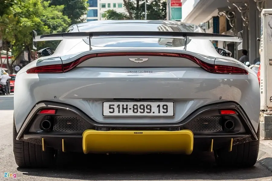 https://otohoangkim-storage.sgp1.cdn.digitaloceanspaces.com/aston-martin-v8-vantage-hang-hiem-duoc-lam-moi-ngoai-that-tai-tp-hcm-9-900x900.webp