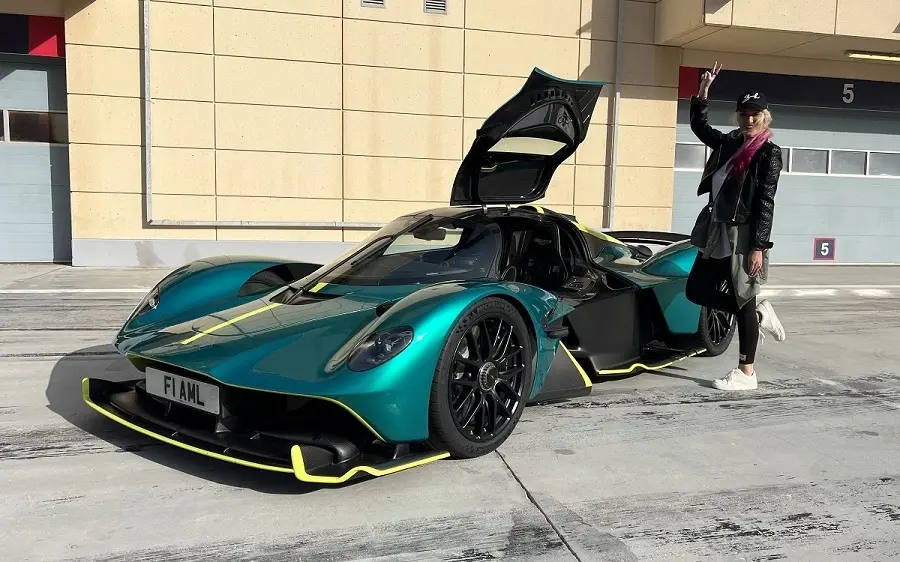 https://otohoangkim-storage.sgp1.cdn.digitaloceanspaces.com/aston-martin-valkyrie-co-phai-la-mot-sieu-xe-mang-tinh-buoc-ngoat-5-900x900.webp