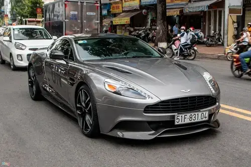 aston-martin-vanquish-mau-doc-tai-tp-hcm