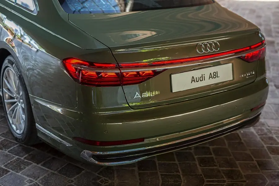 https://otohoangkim-storage.sgp1.cdn.digitaloceanspaces.com/audi-a8l-2022-chot-lich-chao-san-cac-dai-gia-viet-8-900x900.webp