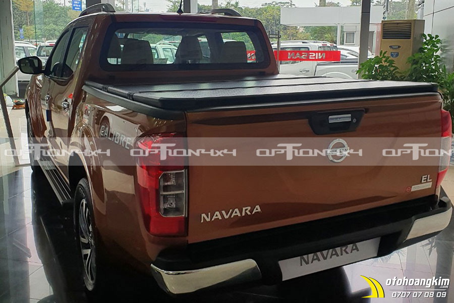 nap-thung-3-khuc-nissan-navara-hieu-option-4x4-1