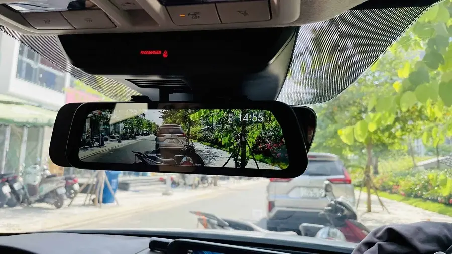 Camera hành trình giúp ghi lại hình ảnh xung quanh xe khi đậu xe