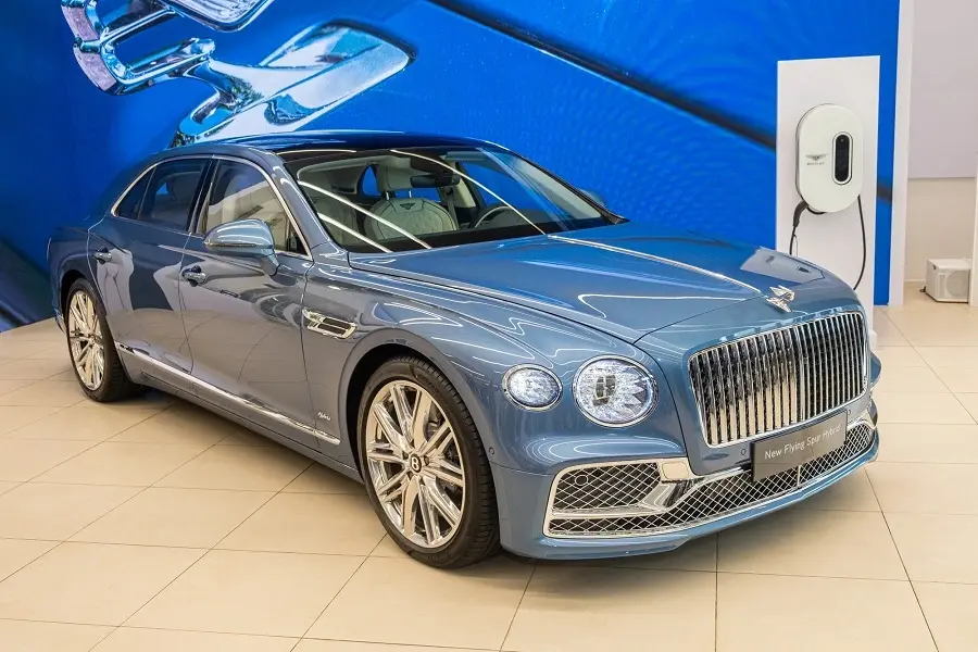 https://otohoangkim-storage.sgp1.cdn.digitaloceanspaces.com/bentley-flying-spur-hybrid-moi-ra-mat-tai-viet-nam-co-gi-dac-biet-0-900x900.webp