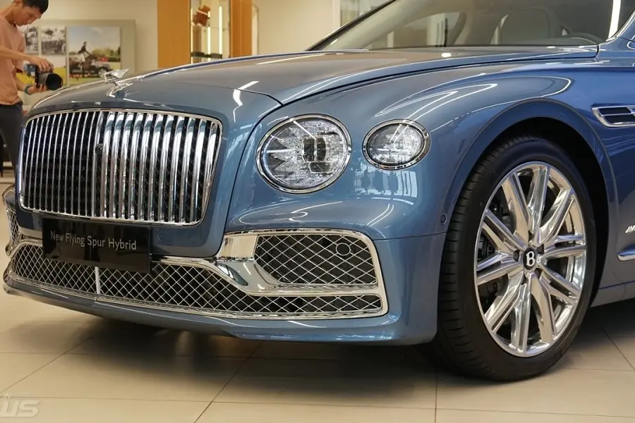 https://otohoangkim-storage.sgp1.cdn.digitaloceanspaces.com/bentley-flying-spur-hybrid-moi-ra-mat-tai-viet-nam-co-gi-dac-biet-12-900x900.webp