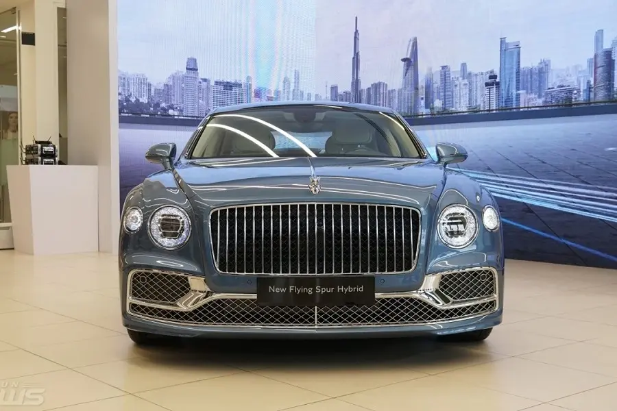 https://otohoangkim-storage.sgp1.cdn.digitaloceanspaces.com/bentley-flying-spur-hybrid-moi-ra-mat-tai-viet-nam-co-gi-dac-biet-7-900x900.webp