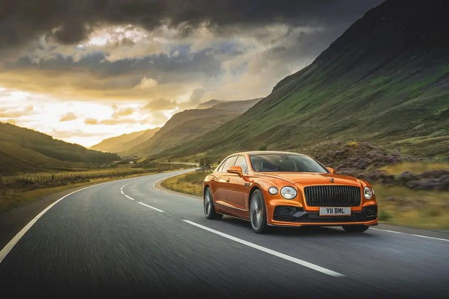 https://otohoangkim-storage.sgp1.cdn.digitaloceanspaces.com/bentley-flying-spur-speed-ra-mat-sedan-hang-sang-manh-hon-620-ma-luc-9-900x900.webp