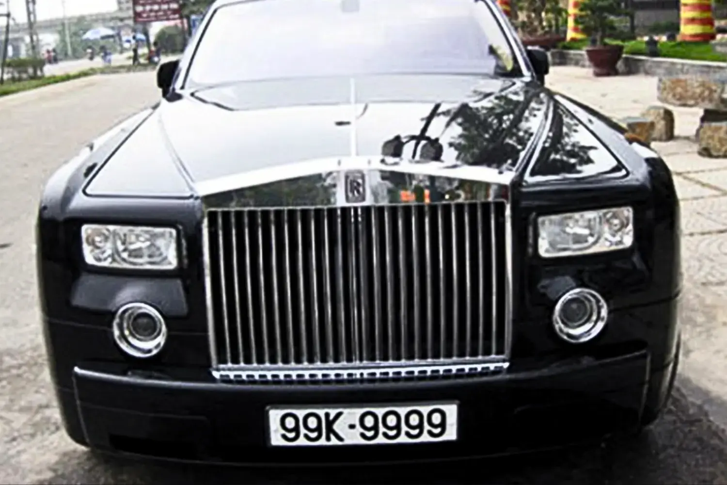 Biển số 99K-9999 trên chiếc Roll-Royce