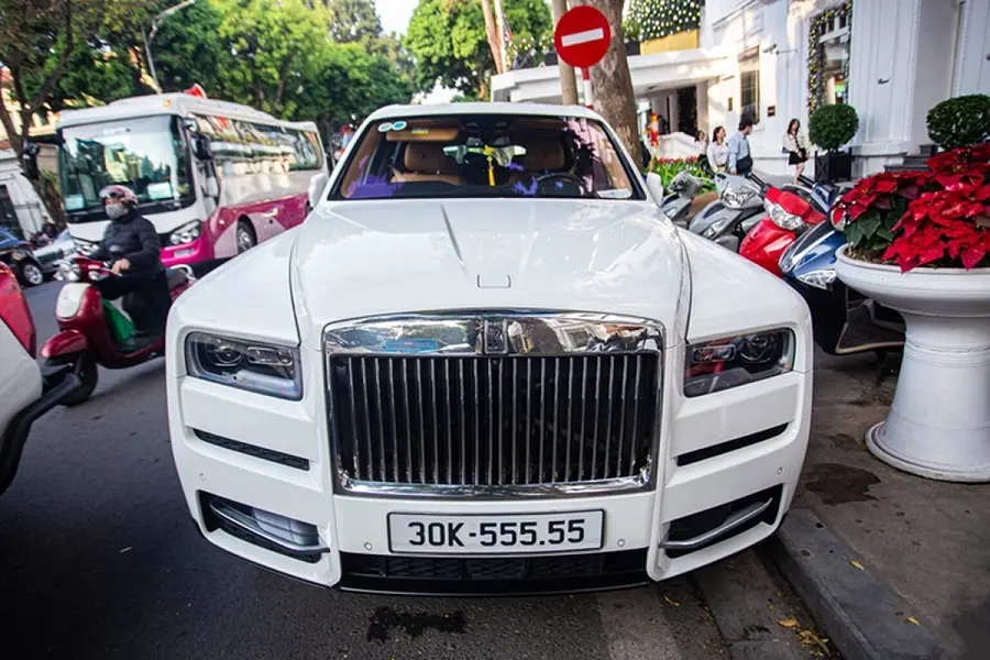 Rolls-Royce Cullinan với biển tứ quý 5