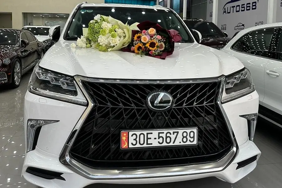 Chiếc Lexus LX570 với biển số 13 tỷ đồng