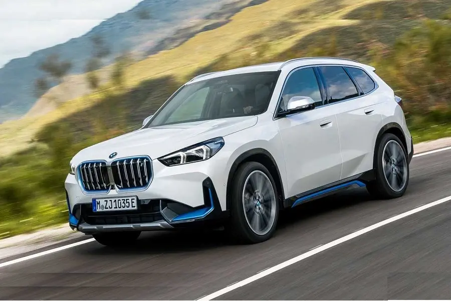 https://otohoangkim-storage.sgp1.cdn.digitaloceanspaces.com/bmw-x1-2023-ra-mat-nhieu-cong-nghe-va-rong-rai-hon-5-900x900.webp