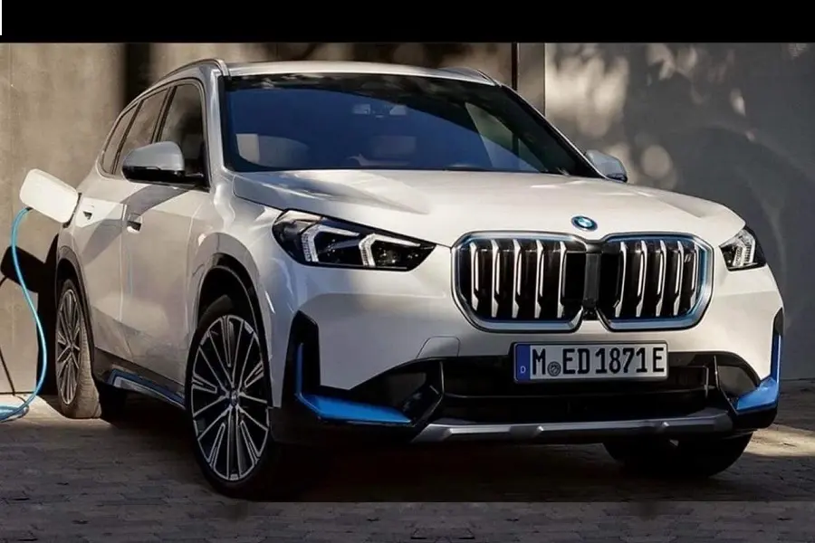 https://otohoangkim-storage.sgp1.cdn.digitaloceanspaces.com/bmw-x1-2023-ra-mat-nhieu-cong-nghe-va-rong-rai-hon-8-900x900.webp