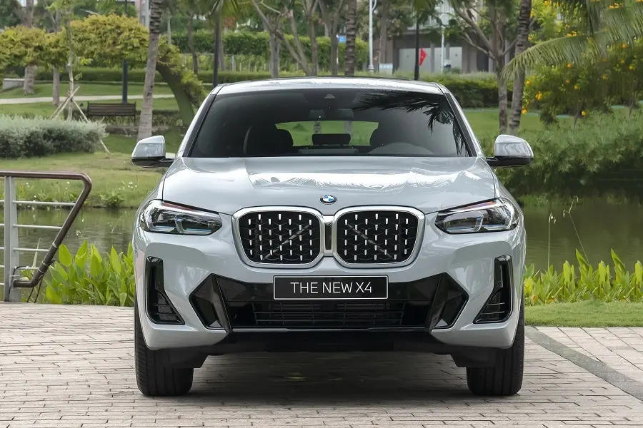 https://otohoangkim-storage.sgp1.cdn.digitaloceanspaces.com/bmw-x4-ra-mat-ban-nang-cap-gia-tang-200-trieu-dong-1-900x900.webp