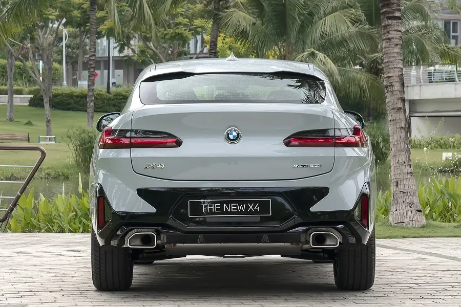 https://otohoangkim-storage.sgp1.cdn.digitaloceanspaces.com/bmw-x4-ra-mat-ban-nang-cap-gia-tang-200-trieu-dong-2-900x900.webp