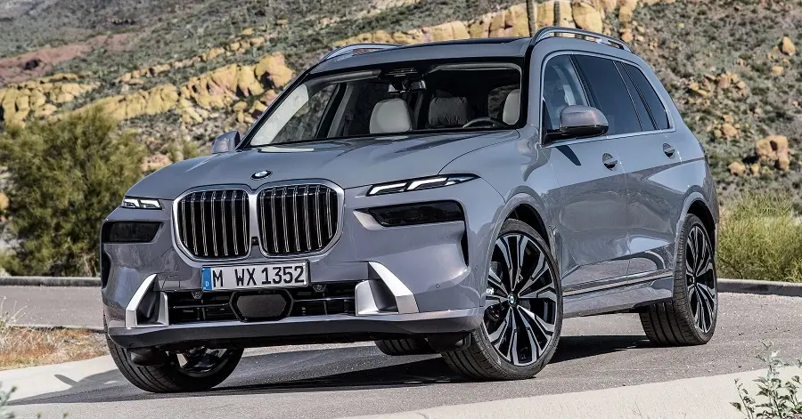 https://otohoangkim-storage.sgp1.cdn.digitaloceanspaces.com/bmw-x7-2023-facelift-ra-mat-tai-malaysia-gia-quy-doi-tu-3-4-ty-dong-4-900x900.webp