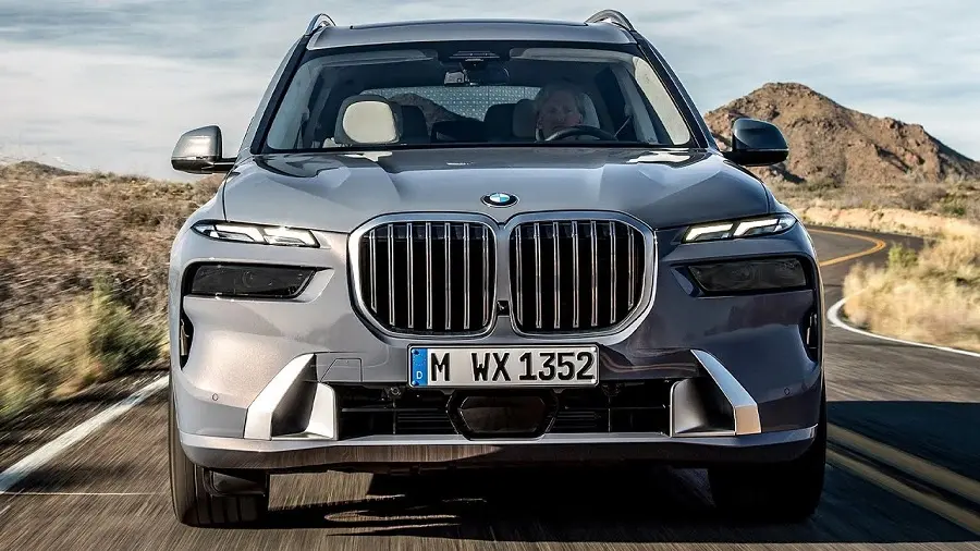 https://otohoangkim-storage.sgp1.cdn.digitaloceanspaces.com/bmw-x7-2023-facelift-ra-mat-tai-malaysia-gia-quy-doi-tu-3-4-ty-dong-5-900x900.webp