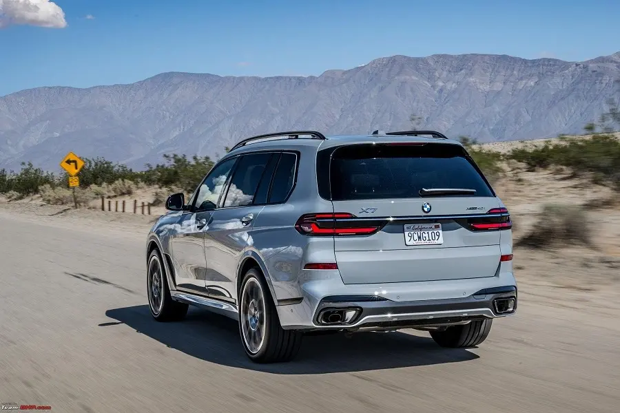 https://otohoangkim-storage.sgp1.cdn.digitaloceanspaces.com/bmw-x7-2023-facelift-ra-mat-tai-malaysia-gia-quy-doi-tu-3-4-ty-dong-6-900x900.webp