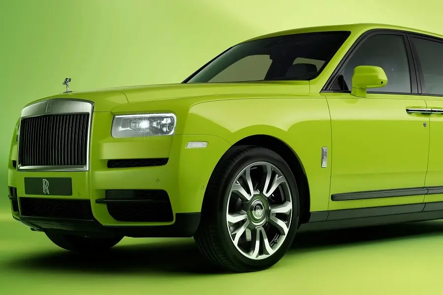 https://otohoangkim-storage.sgp1.cdn.digitaloceanspaces.com/bo-suu-tap-rebelle-va-fu-shion-cua-rollsroyce-cullinan-co-mau-sac-la-1-900x900.webp