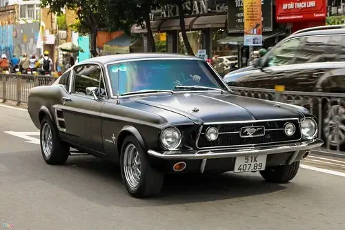 can-canh-ford-mustang-gt-fastback-doi-1967-cua-ong-dang-le-nguyen-vu