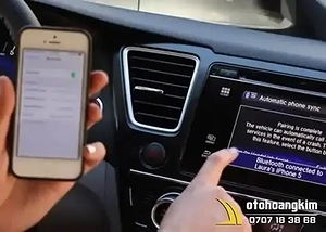 4-cach-ket-noi-dien-thoai-voi-man-hinh-o-to-de-dang-nhat