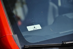 dan-phim-cach-nhiet-o-to-co-anh-huong-den-tin-hieu-gps-4g-the