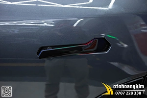 Tay cửa điện VF7 có LED