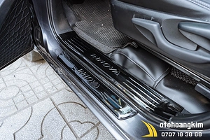 Nẹp Bước Chân Trong Toyota Innova 2017 Titan