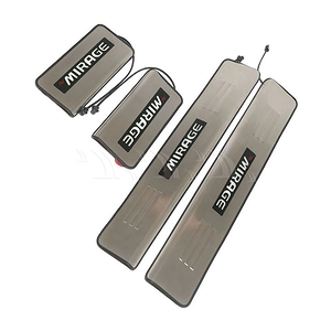 Nẹp bước chân ngoài Mitsubishi Mirage  [2016-2020]có đèn