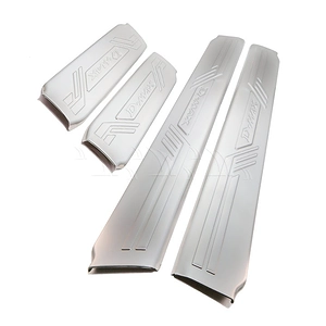 Nẹp bước chân trong Isuzu Dmax [2013-2020]