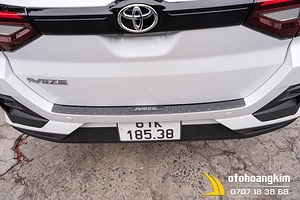 Chống trầy cốp nhựa Toyota Raize 2021 titan