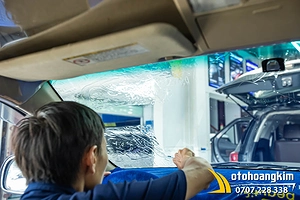 Dán phim cách Avery kính lái AC70 xe Fortuner