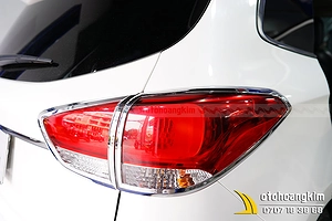 Viền đèn sau Kia Rondo