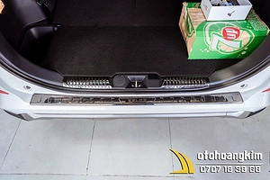 Chống trầy cốp nhựa Toyota Veloz 2022 titan