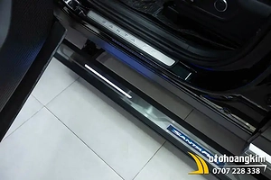 Bậc lên xuống điện Santafe 2024 mẫu mặt gương có led  AKM