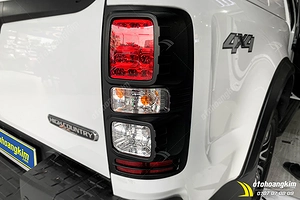 Viền Đèn Sau Chevrolet Colorado Nhựa Đen