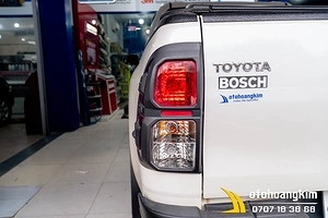 Viền đèn sau Toyota Hilux [2020] đen